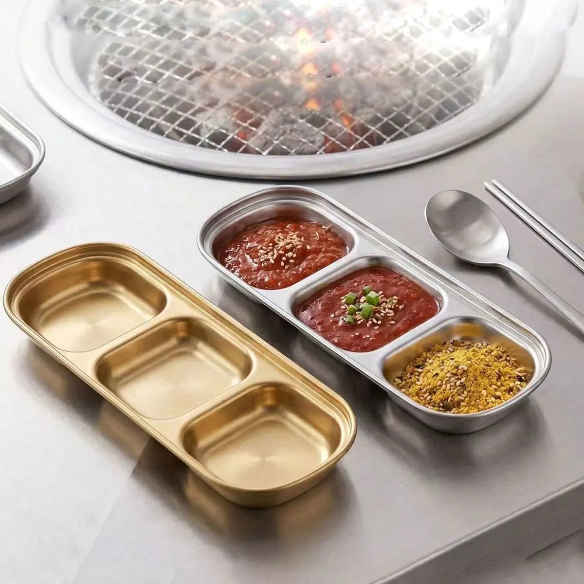 Thickened stainless steel three-compartment dipping sauce dish, Korean-style BBQ condiment divider plate, small dish for side dishes, barbecue seasoning dish, 1 piece