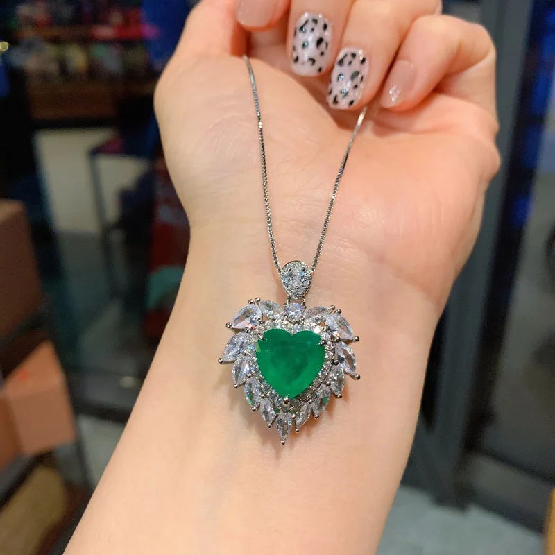 Jewelry European and American Retro Necklace for Women with Inlaid Gemstones Heart-shaped Diamond Pendant Necklace Main Stone 12