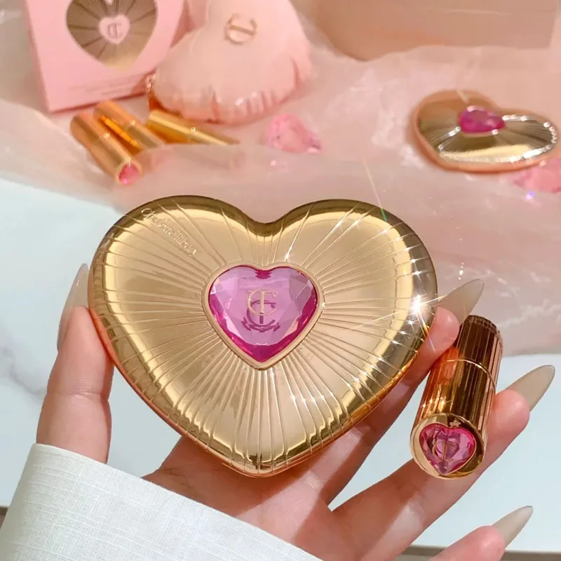 

Charlotte Tilbury Стойкий макияж Nature Show Complexion Двухцветная пудра в форме сердца Румяна Помада Совершенно новая косметика