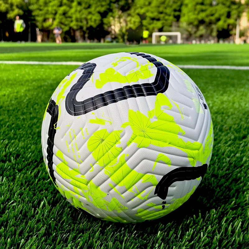 ลูกฟุตบอลมาตรฐานเบอร์ 5 คุณภาพสูง สำหรับการแข่งขันอย่างเป็นทางการ ผลิตจากวัสดุ PU หนา นุ่ม สำหรับมืออาชีพ ไร้รอยต่อ