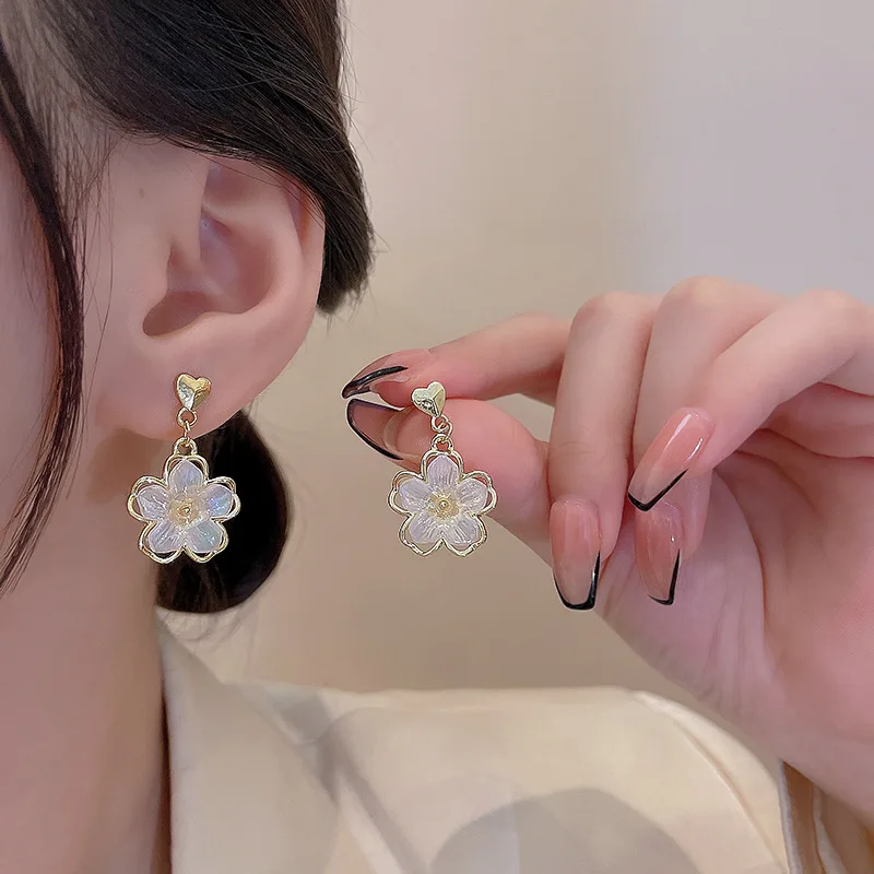 New Fashion Hollow Flower Earrings Women Gentle Temperament Senior Sense Earring Wedding Party Jewelry Gift Wholesale