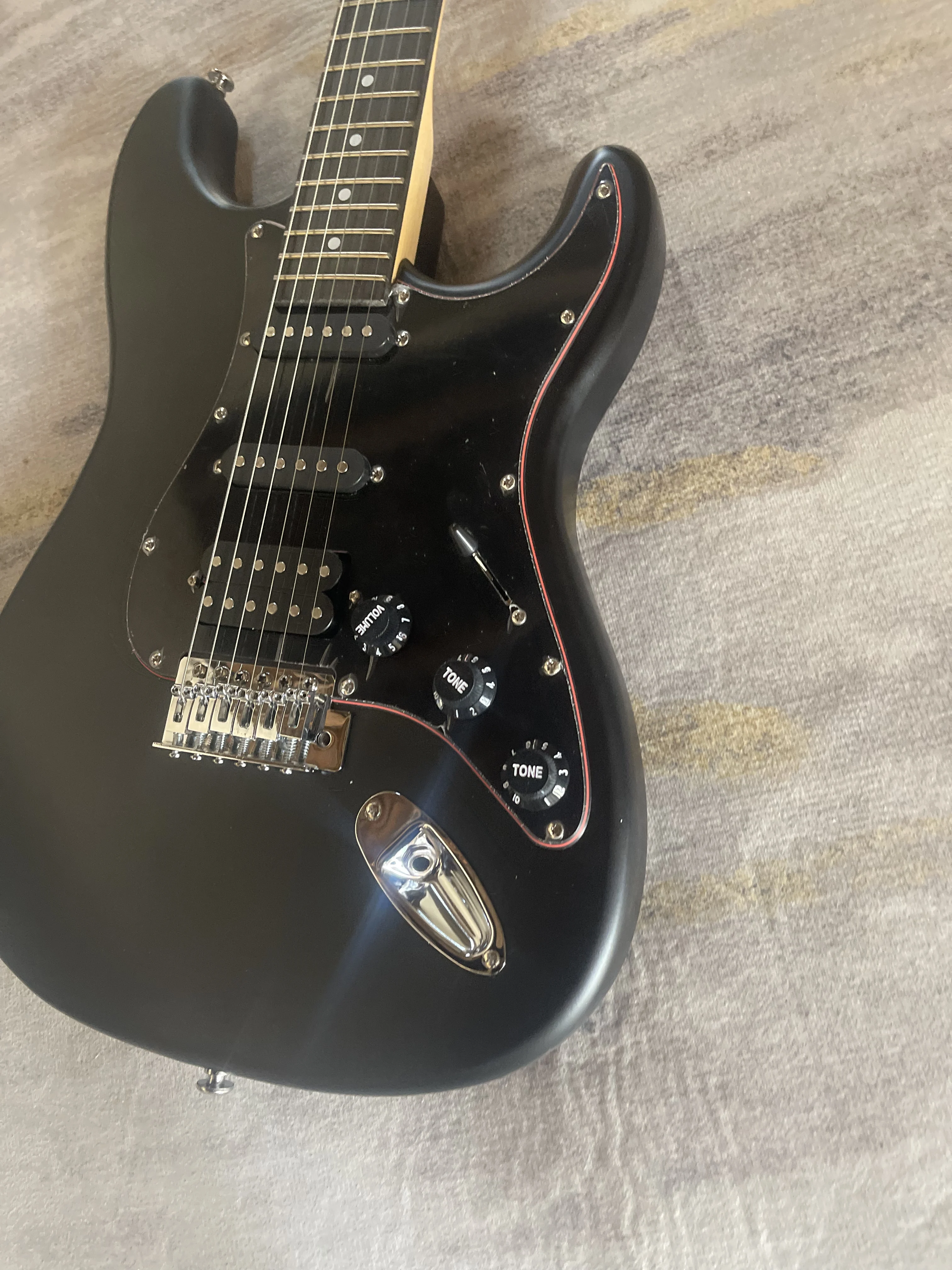 Matte Black STS Electric Guitar Red Edge Black Pickguard SSS Pickups Ebony Fretboard Vintage Tremolo System Guitar Free Shipping