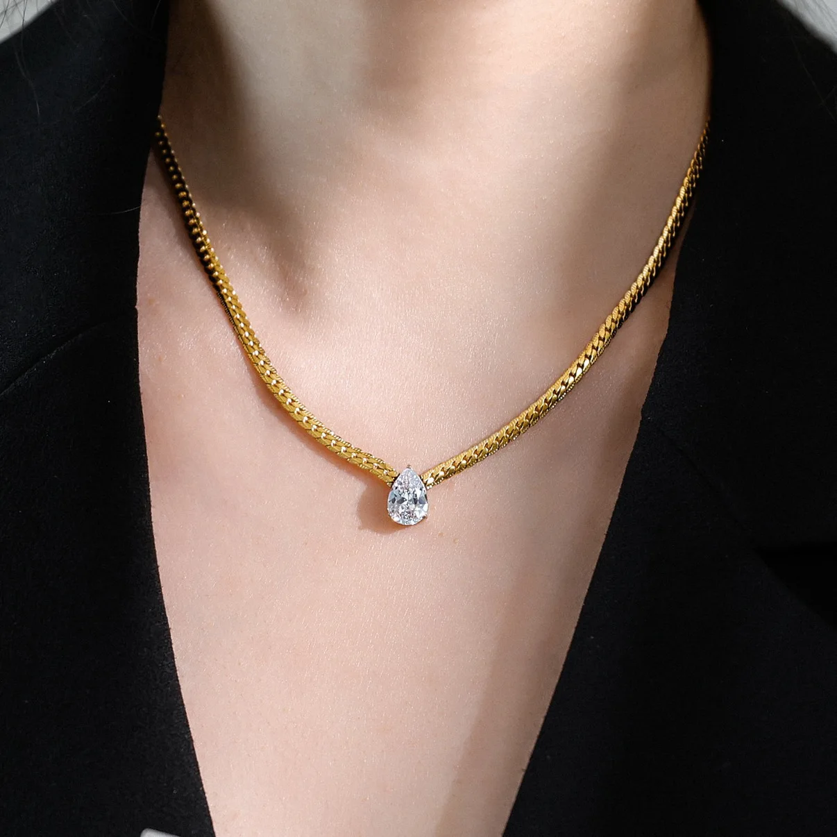 Vintage 18k Gold-Plated Titanium Steel Calendar Pear-Shaped Zircon Polished Pattern Chain Necklace
