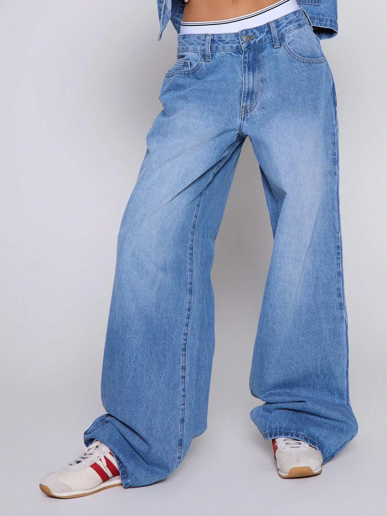 

American light blue high waisted wide leg jeans for women in the spring and summer of 2025 loose and slimming versatile washed