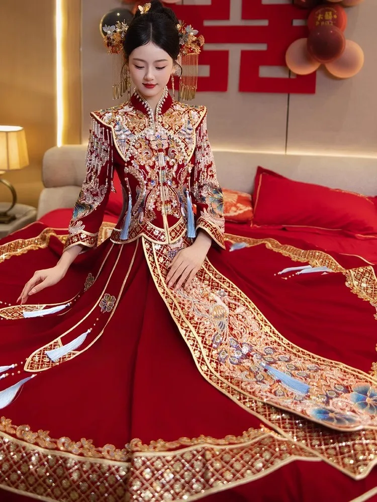 

Large-sized wedding dress for brides Chinese-style phoenix crown red cape dragon and women
