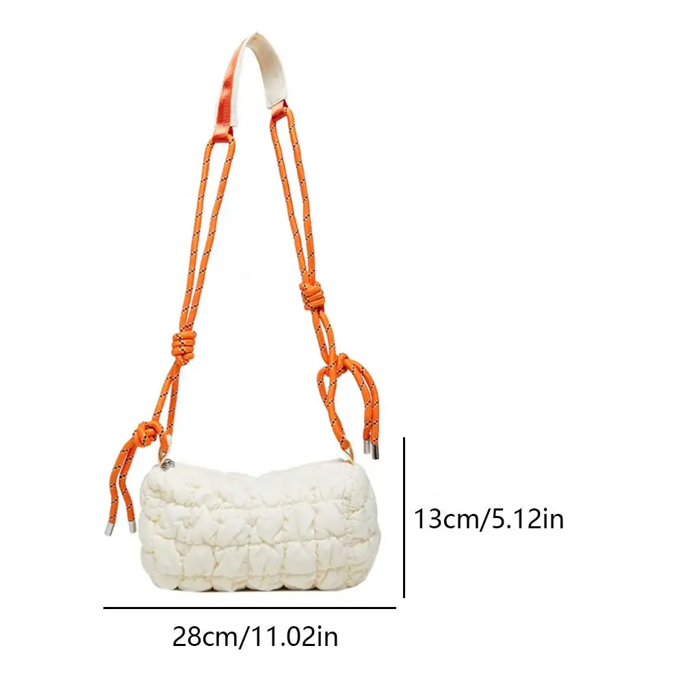 กระเป๋าสะพายไหล่ผู้หญิงแบบนุ่มพร้อมสายสะพายเชือกถัก กระเป๋าสะพายข้างบุนวม ปิดด้วยซิป กระเป๋าทรงพัฟเฟอร์ กระเป๋าสะพายสำหรับใช้ในชีวิตประจำวันสำหรับผู้หญิง