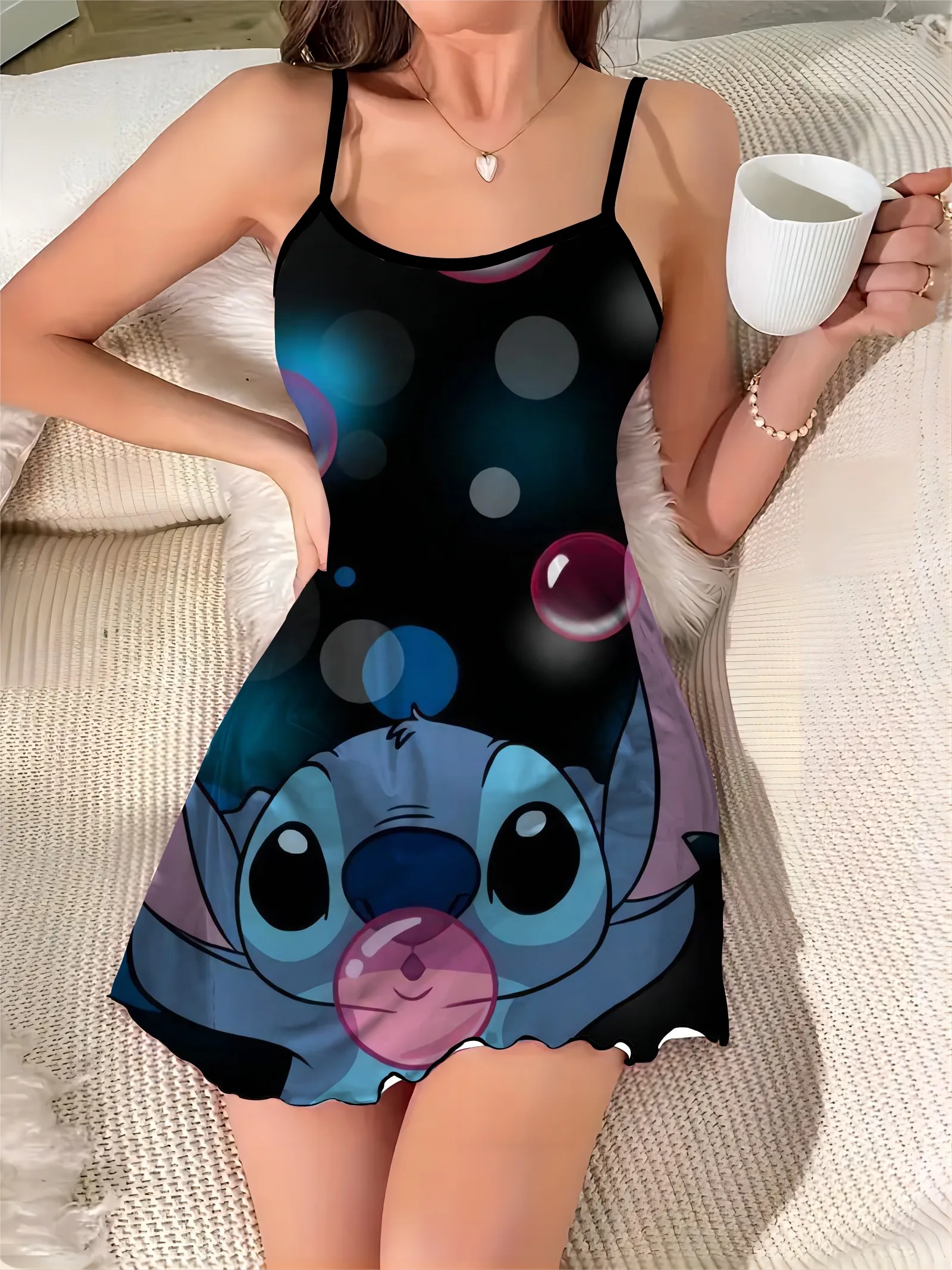 Slip Dress Stitch Sałata Trim Crew Neck Satin Surface Disney Eleganckie sukienki dla kobiet Moda Lato 2024 Szykowne mini seksowne wykończenia