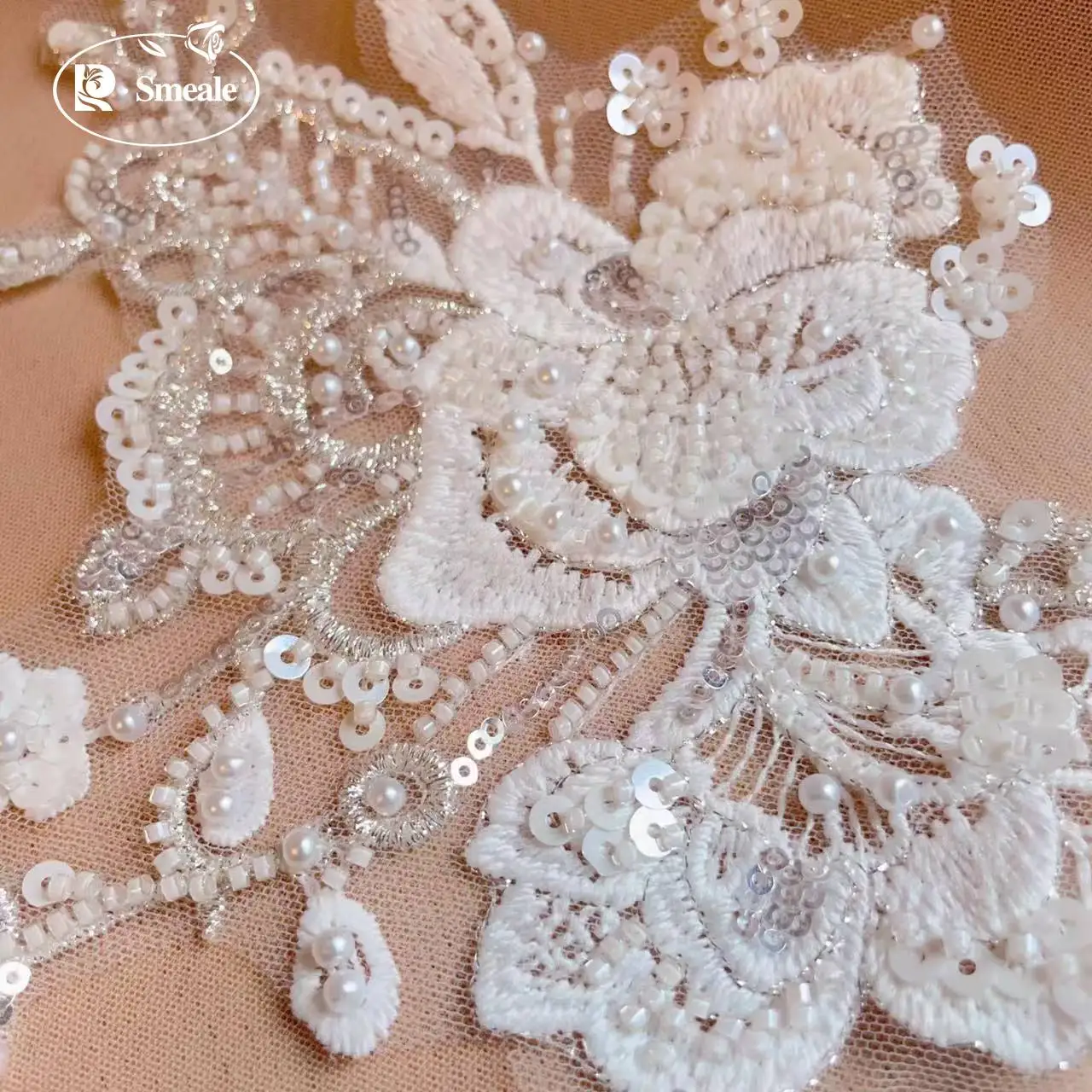 1 Paar. 10 Farben. Perlenbestickte Spitze mit Spiegelblumen, glänzende Tanzkostüme und Kopfbedeckungen, Kleidungsapplikation. Aufnäher für Kleidung – Detail 3