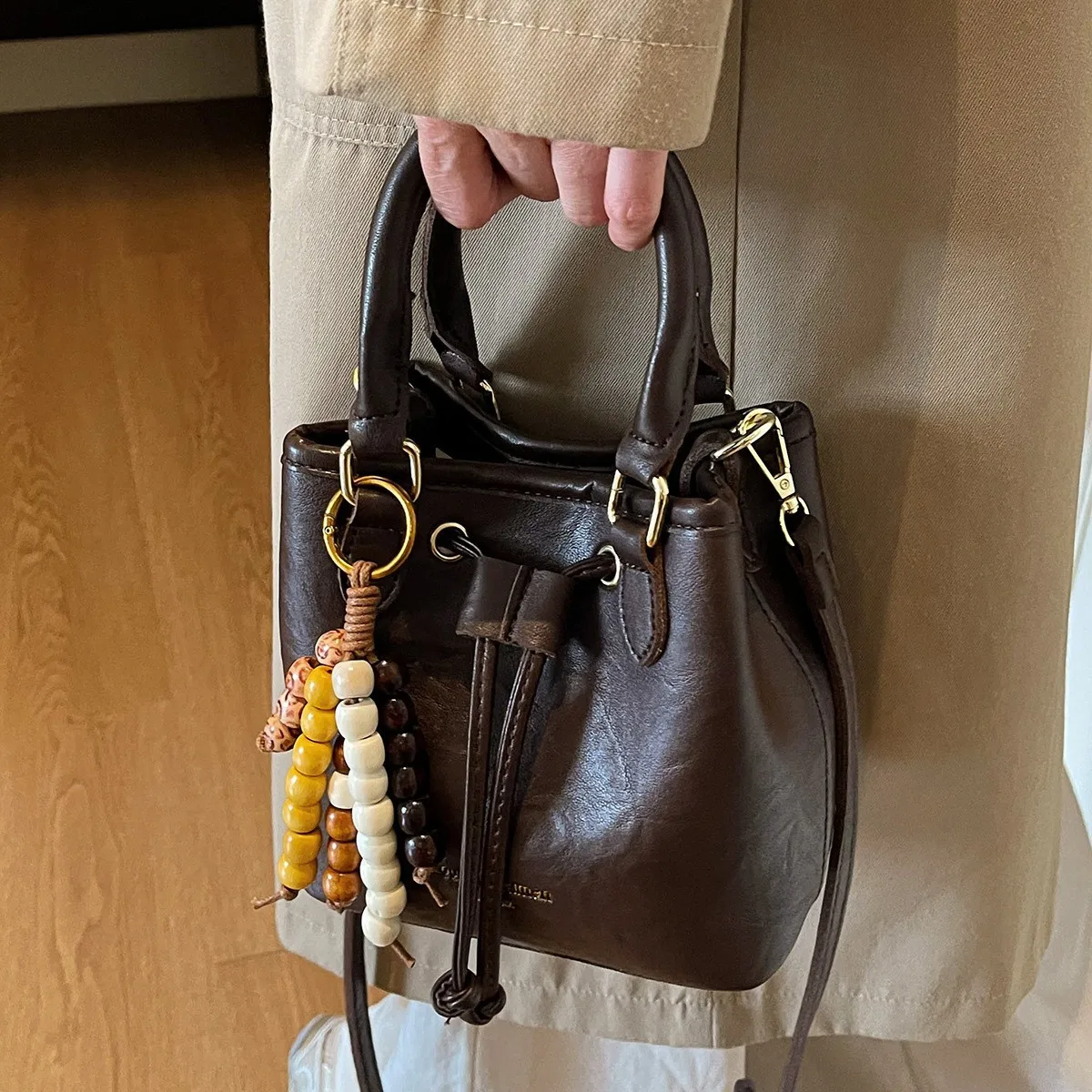 

2025 осенне-зимняя винтажная маленькая сумка через плечо для женщин, мини-кошелек в стиле ретро с верхней ручкой, модная сумка для дня и ночи для ежедневного использования