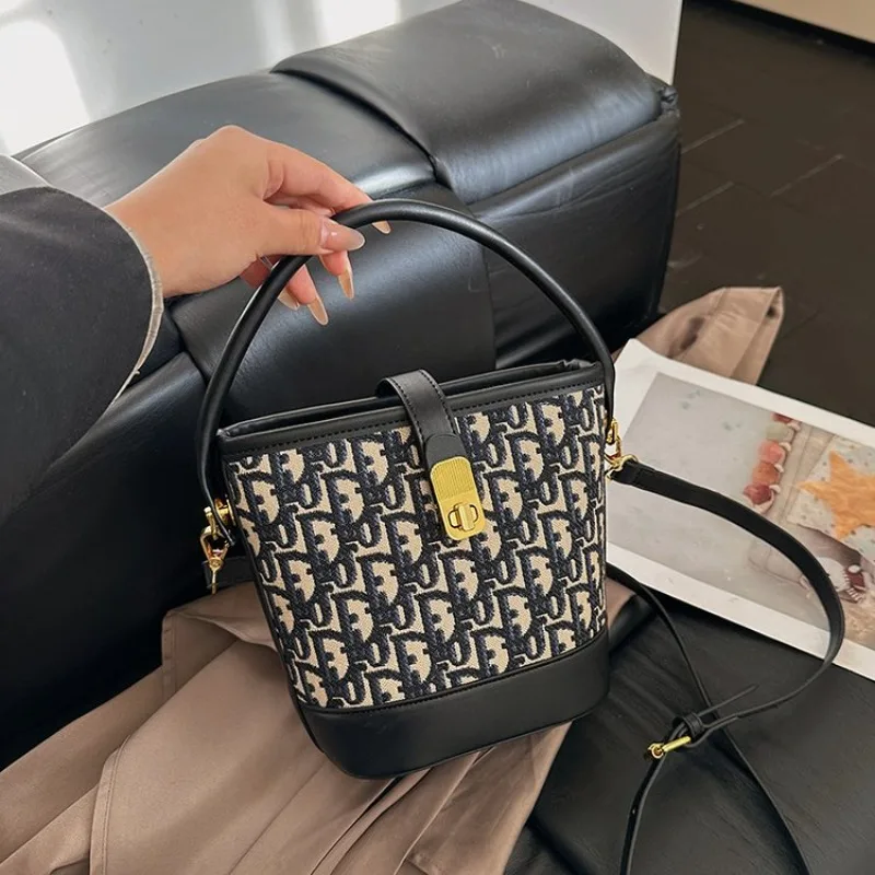 Trendy Large Capacity Bag Luxury Designer Diaper Bag For Women Elegant Leather Tote Stylish Crossbody