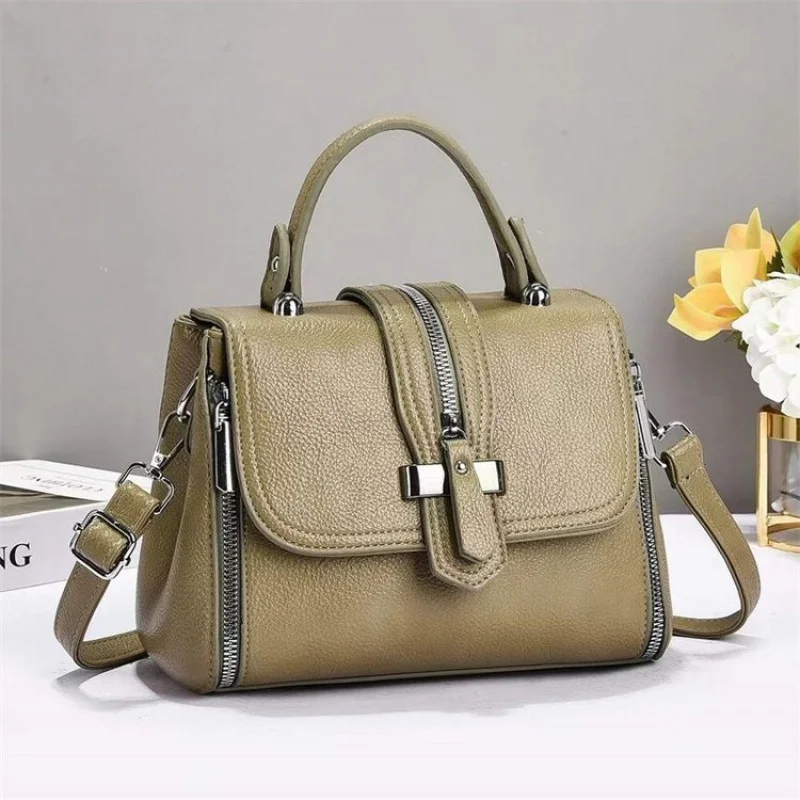 

Stylish Simple Vintage Handbag Clutch Mini With Paris Fashion Logo For Women Luxury Chic