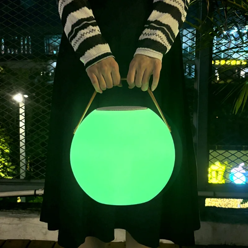 Haut-parleur Bluetooth LED Rechargeable, Audio rotatif, Portable, Conversion de lumière 16 couleurs, lumière Bluetooth pour l'extérieur