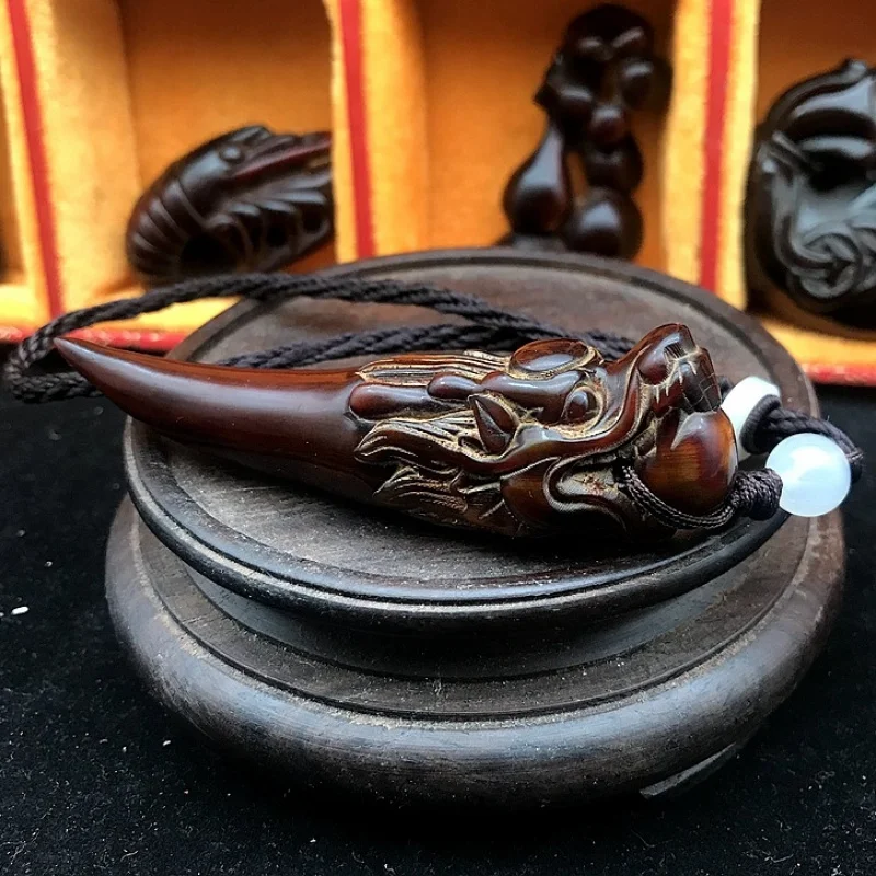 Tibetan-style ox pendant handle ornament, solid antique horn carving men