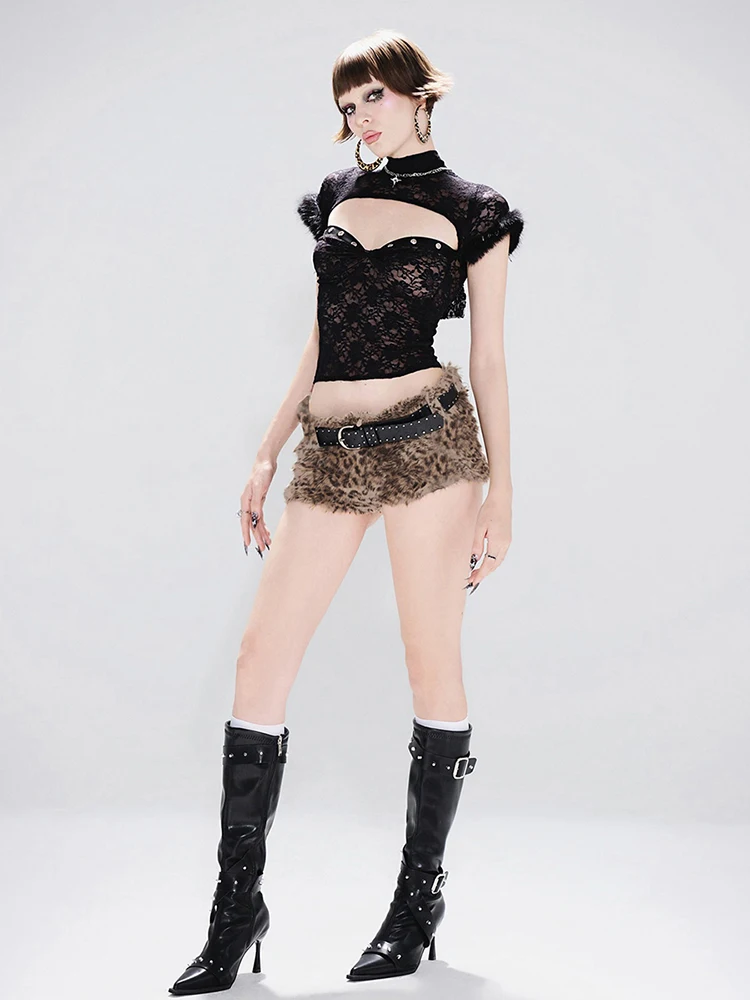 Sisterlinda البرية هوتي الجاكار الجوف المحاصيل الأعلى المرأة الاتجاه س الرقبة فروي المرقعة الصدر ملفوفة مثير نحيل الشارع كلوبوير