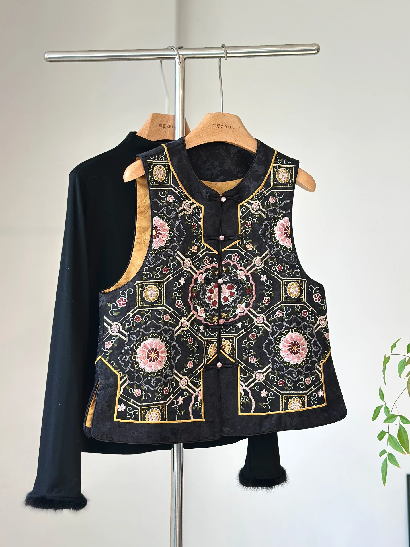 Red Machine Embroidery New Chinese Vest Young Year Clothes Improve Suit Quilted Outer Wear Style