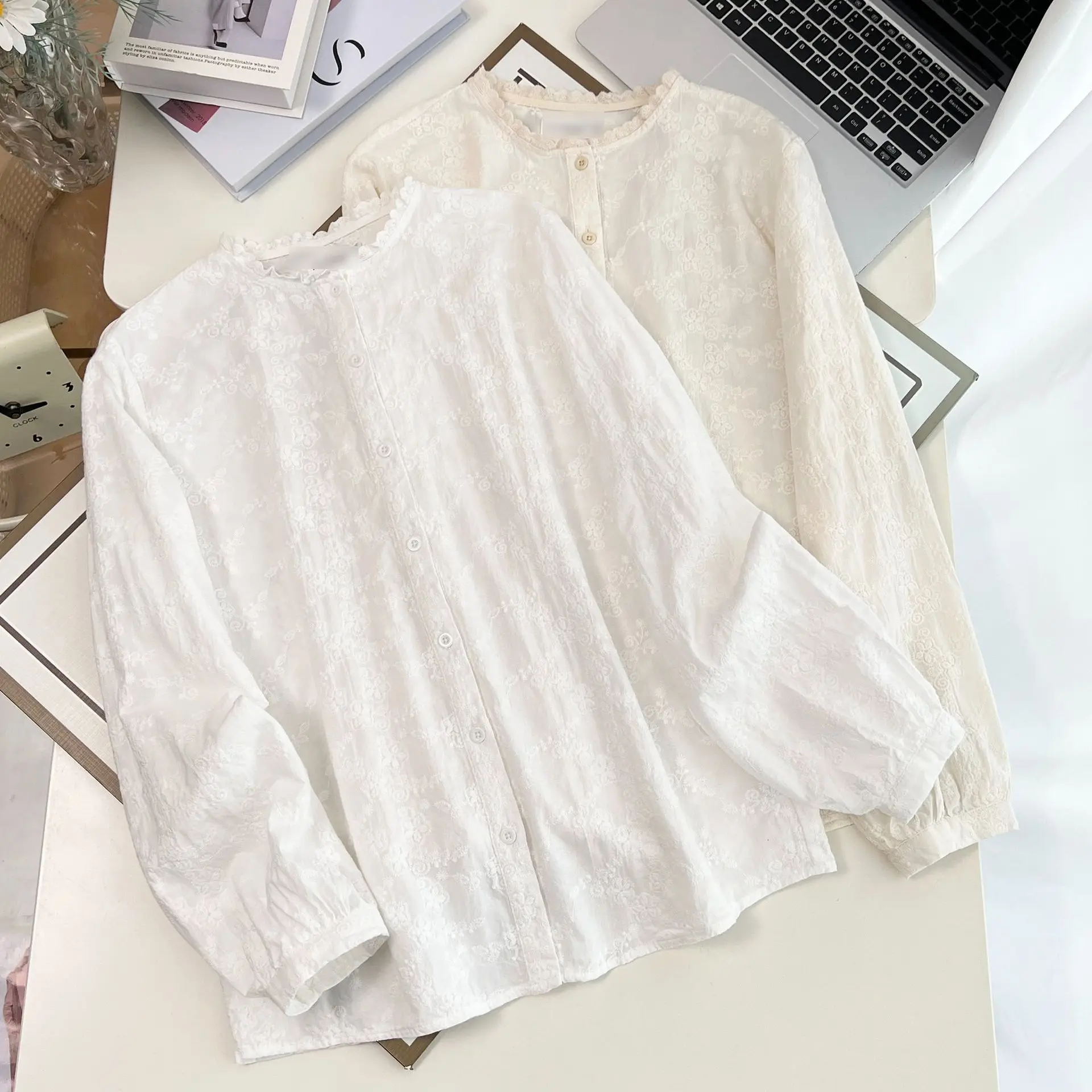 플러스 사이즈 여성 블라우스 2025 가을 신상 예술적 스타일 러플 칼라 코튼 자수 자카드 긴팔 셔츠 9090