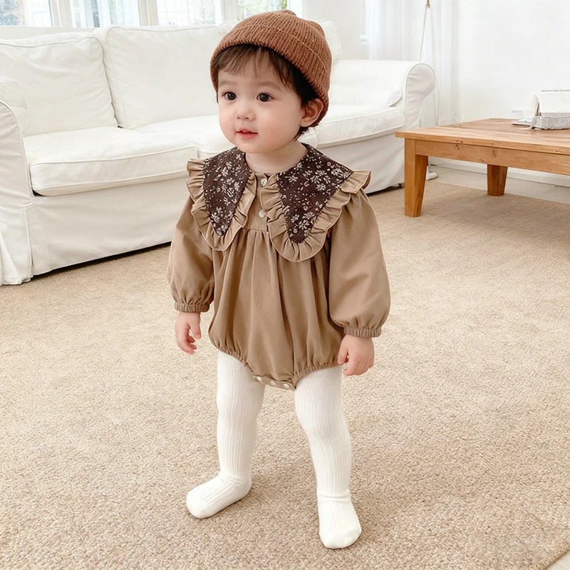 جديد ربيع 2026 بدلة قفز للأطفال البنات بأكمام طويلة من القطن بتصميم عتيق لحديثي الولادة ملابس بنية للأميرة 0-24 متر ملابس بنية