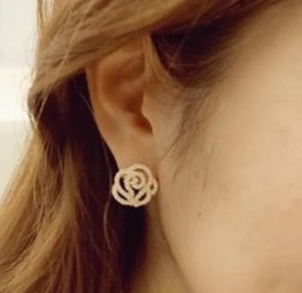 Fashion Wholesales New Vintage Elegant And Generous Hollow Imitation Pearl Earrings Gold Color  Jewelry Accessories