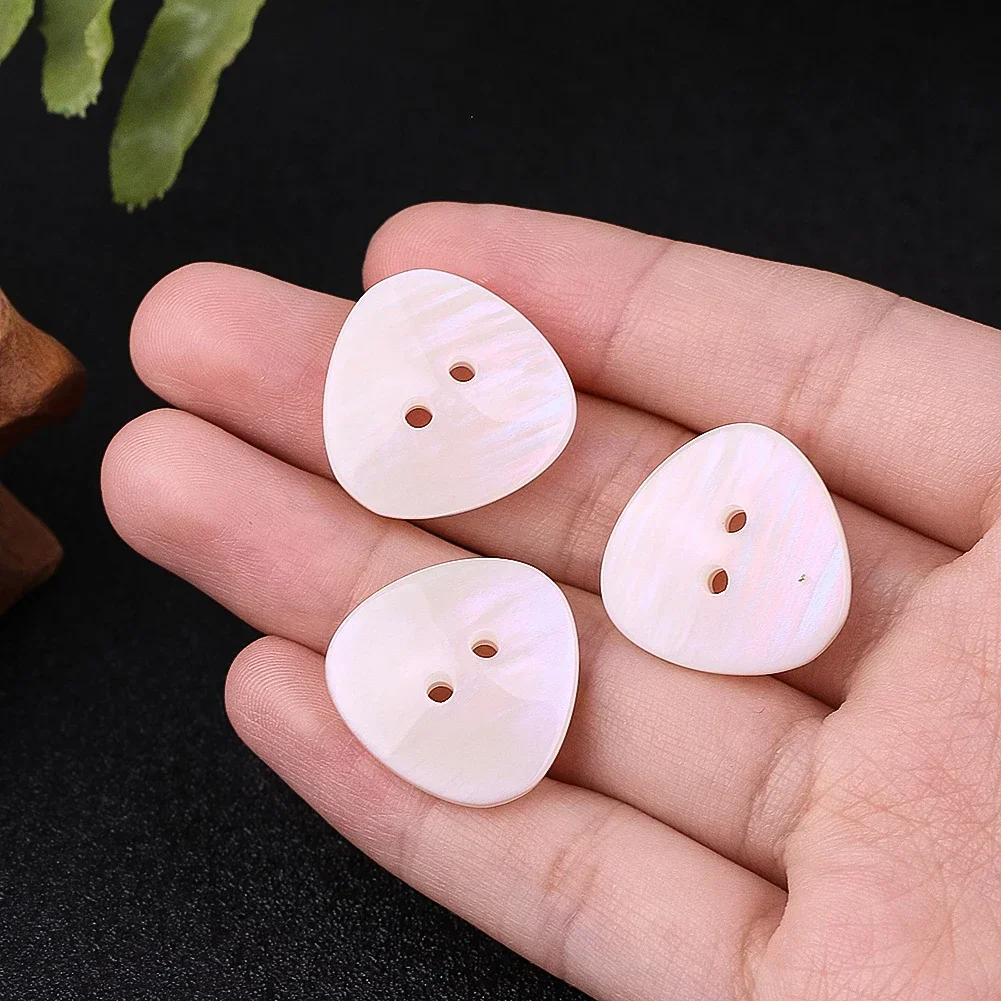 4pcs Pearl White Triangle Button High-grade Fashion Irregular Shaped Button Female Button Resin Color Imitation Shell Buckle