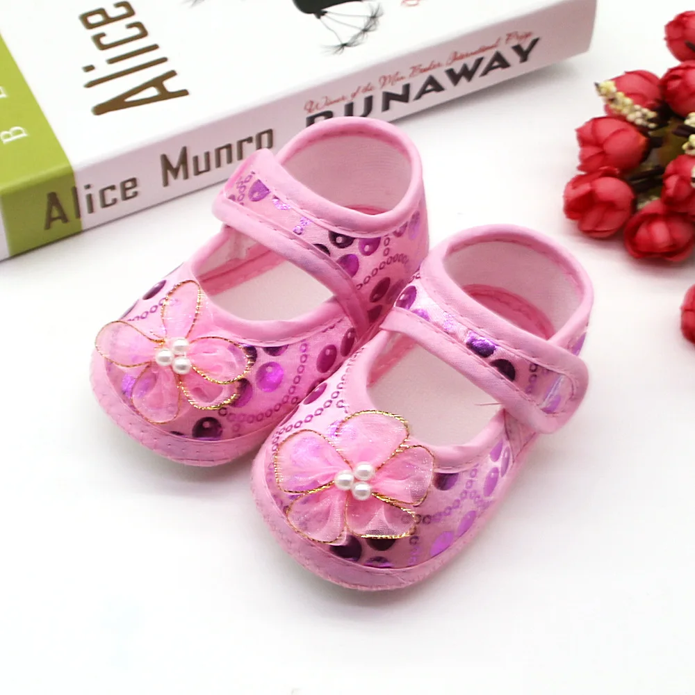 New spring and autumn newborn small flower flat dress shoes baby soft bottom non-slip pearl flower shoes baby princess shoes