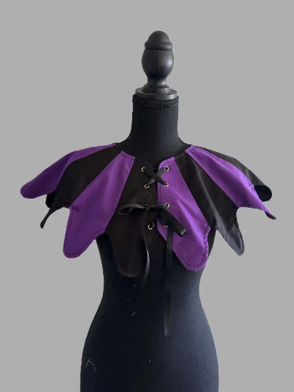 新しいサブカルチャー風の、甘くてクールなピエロ風のつけ襟。コスプレやハロウィンパーティーに最適なアクセサリー。ロリータ風、インススタイル。