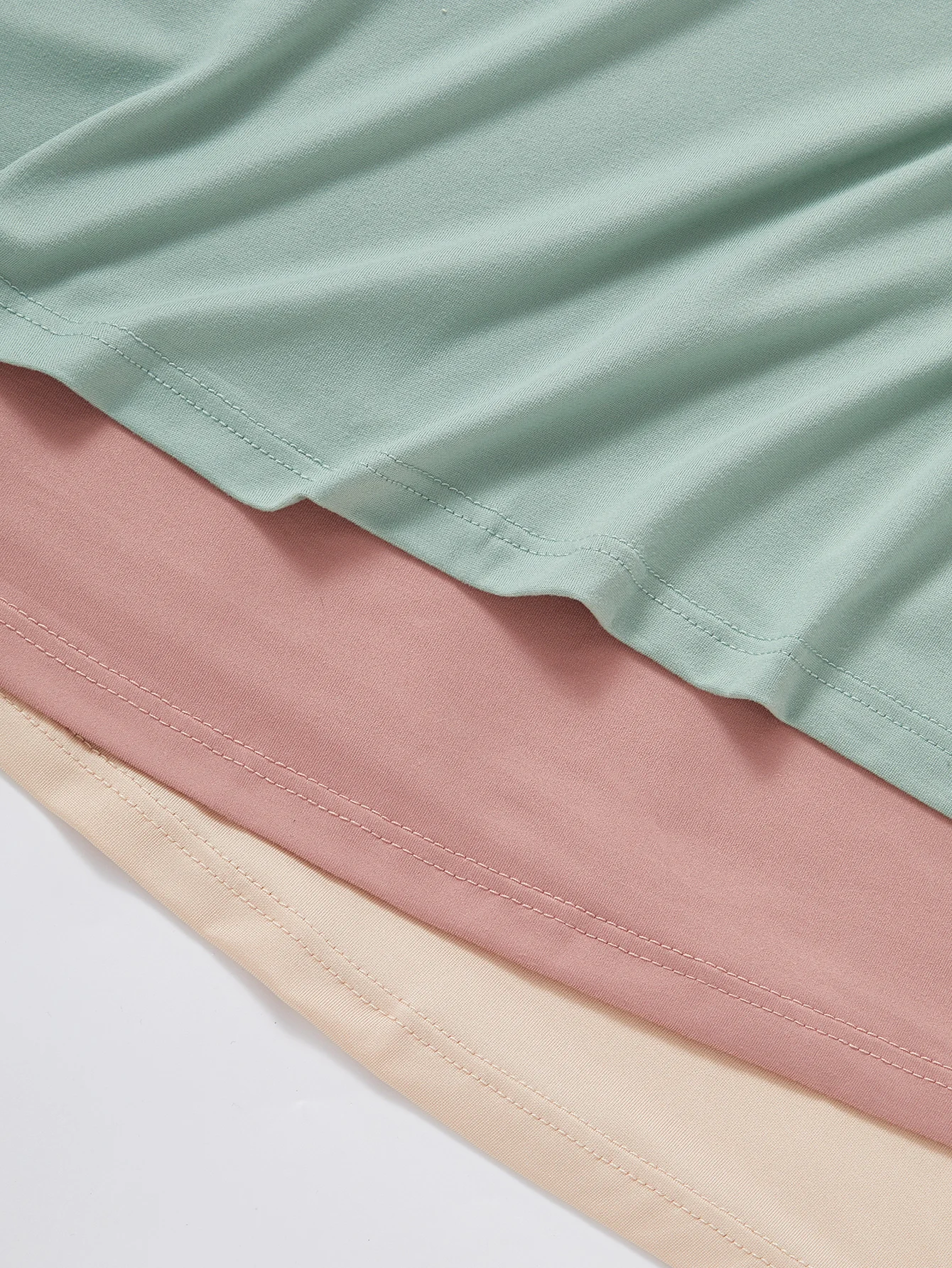 نمط جديد من ثوب النوم المكون من ثلاث قطع للنساء، فستان منزلي بسيط بدون أكمام بلون سادة، وتنورة قصيرة، وثير غير رسمي