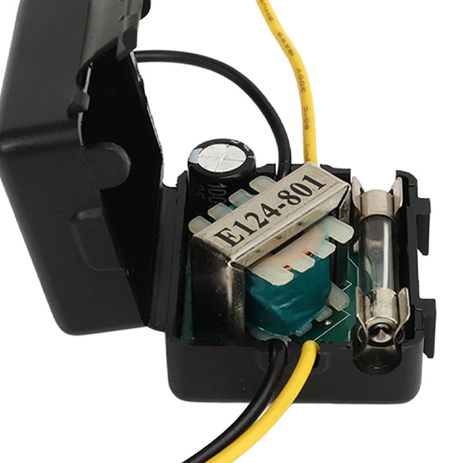 車用パワーフィルター ステレオノイズサプレッサー レデューサー 頑丈な干渉防止 12V イコライザー用ノイズ低減