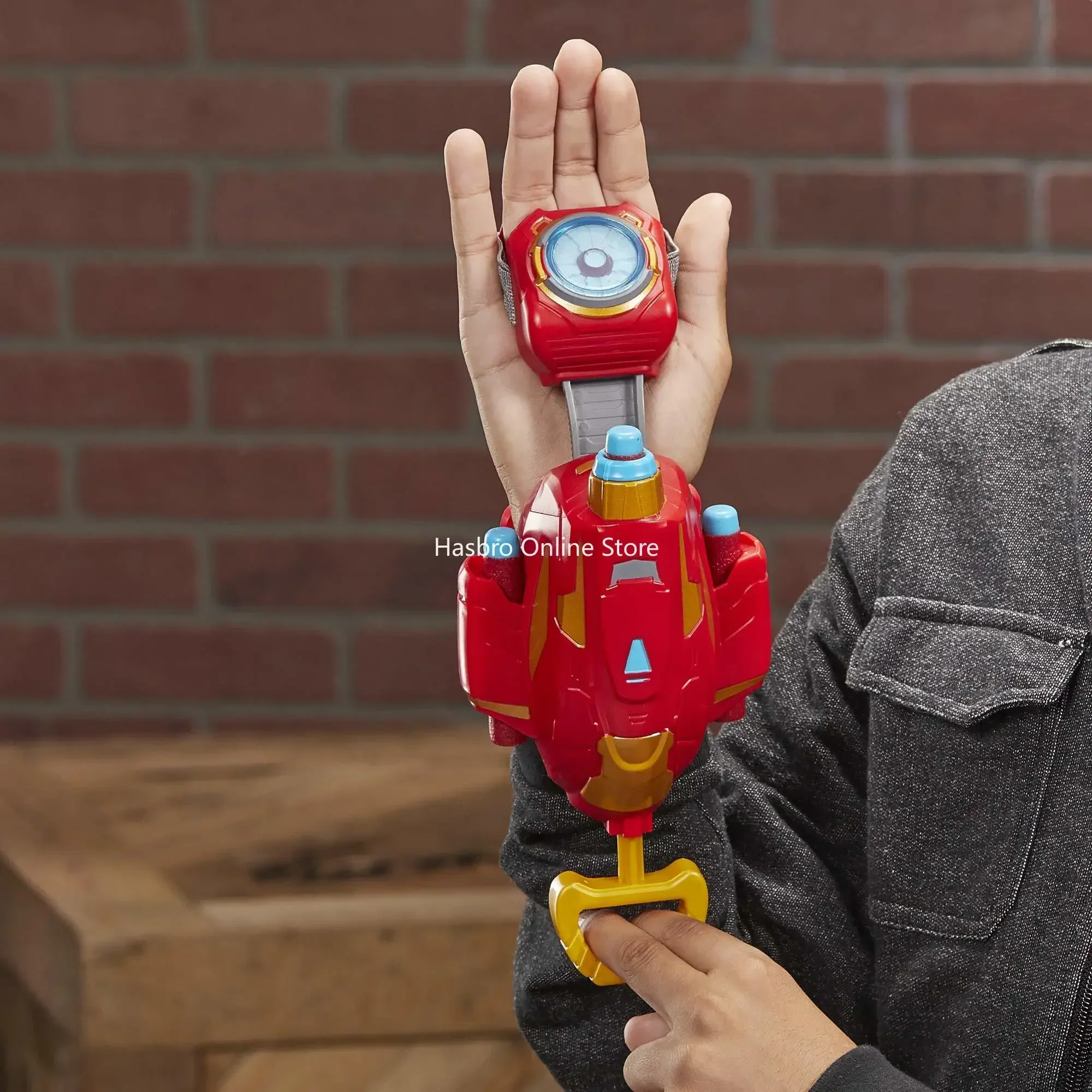 هاسبرو أفنجرز NERF Power Moves Marvel Iron Man Repulsor Blast Gauntlet NERF لعبة إطلاق السهام للأطفال لعب الأدوار E7376
