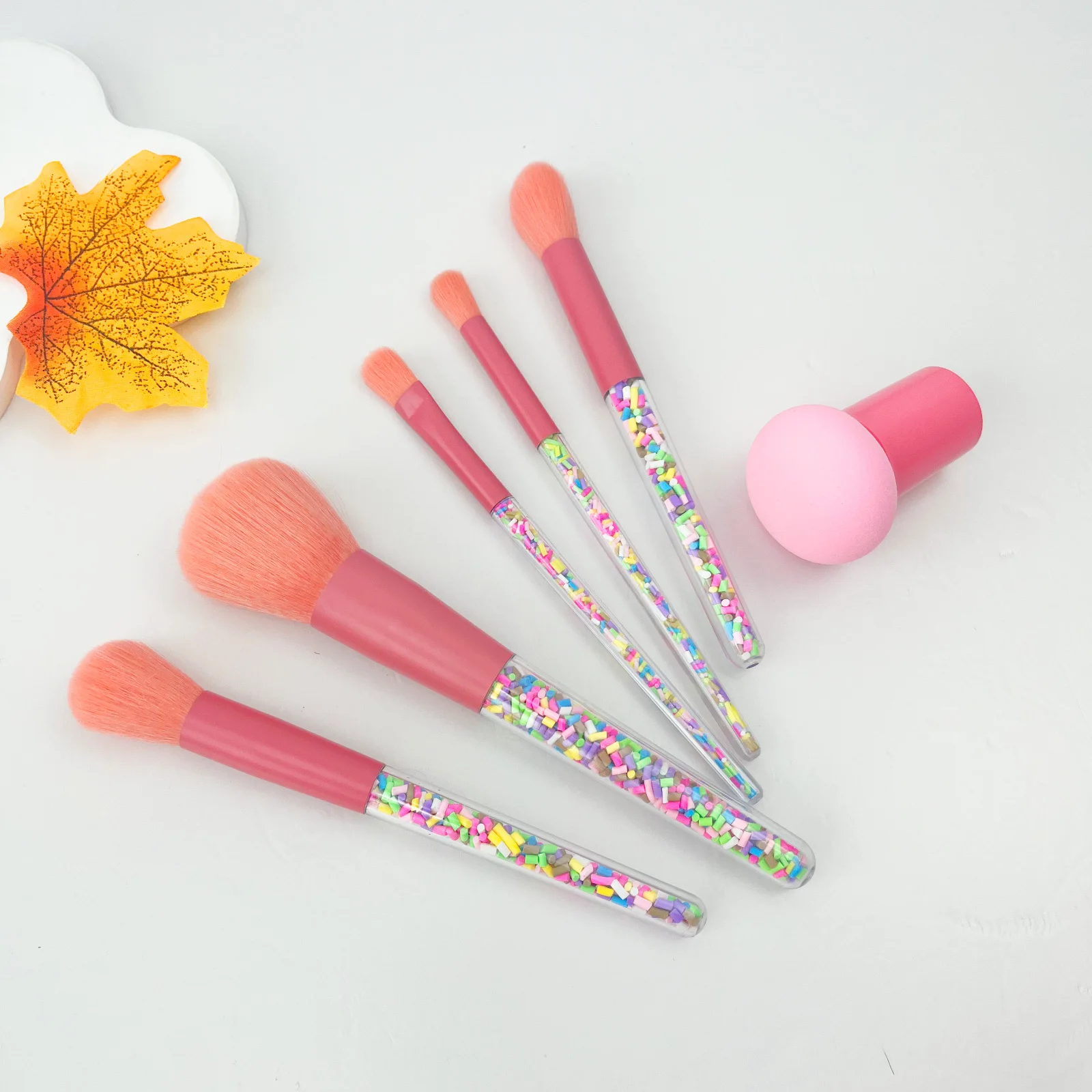 5PCS Stylish and Cute Candy-Colored Makeup Brush Set with Bonus Mushroom Head Sponge Make You the Center of Attention!