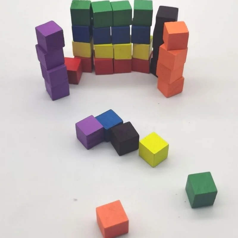 100 pz/lotto cubi di legno da 10mm dadi colorati pezzi di scacchi ad angolo retto per Token Puzzle giochi da tavolo prima educazione gratuita.