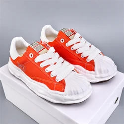 The new shell toe round toe shoes for spring and fall 2024 are a niche platform casual sports solid color shoes