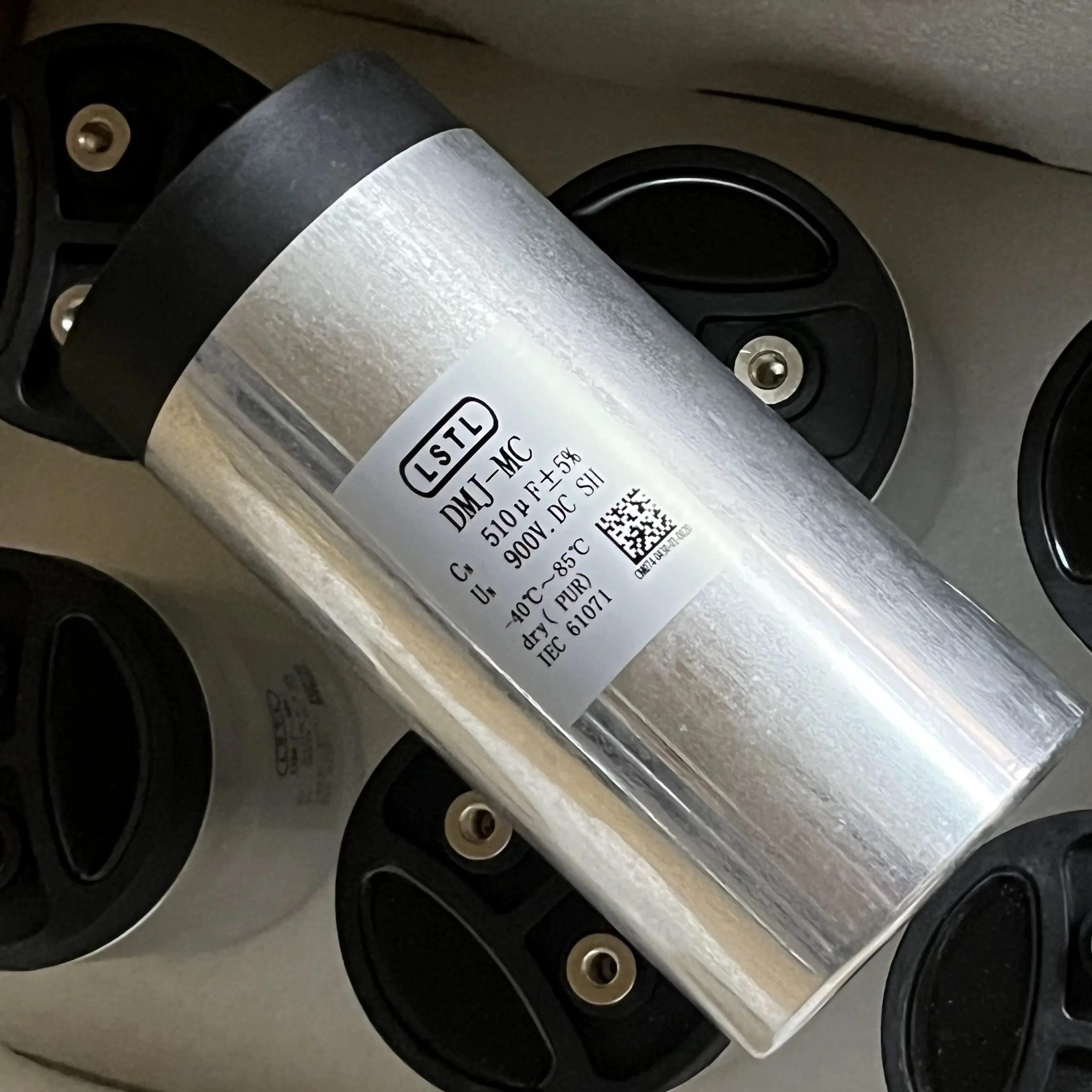 

Brand new 510UF 900V filter film non-polarized capacitor