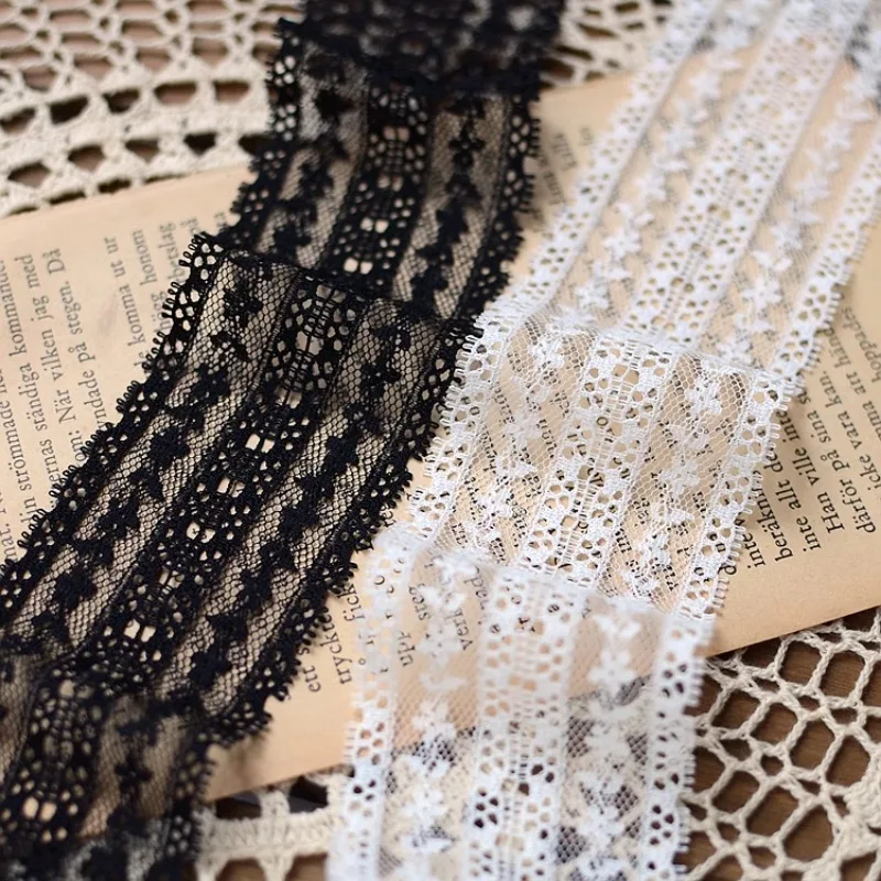 (1 yards/roll)Lace fabric high quality accessories / baby clothes accessories Taiwanese black white small flower width 5.5CM