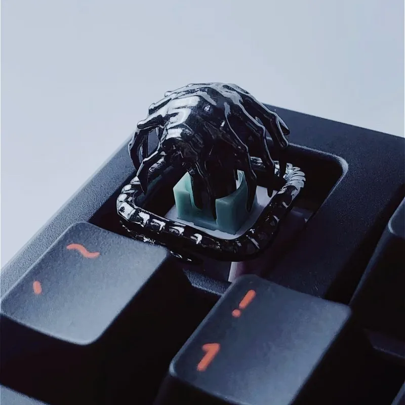 

Alien Earth Facehugger Handmade Keycaps 1U Customized Copper MX Switch Artisan Keyboard Caps for Mechanical Keyboard Accessories