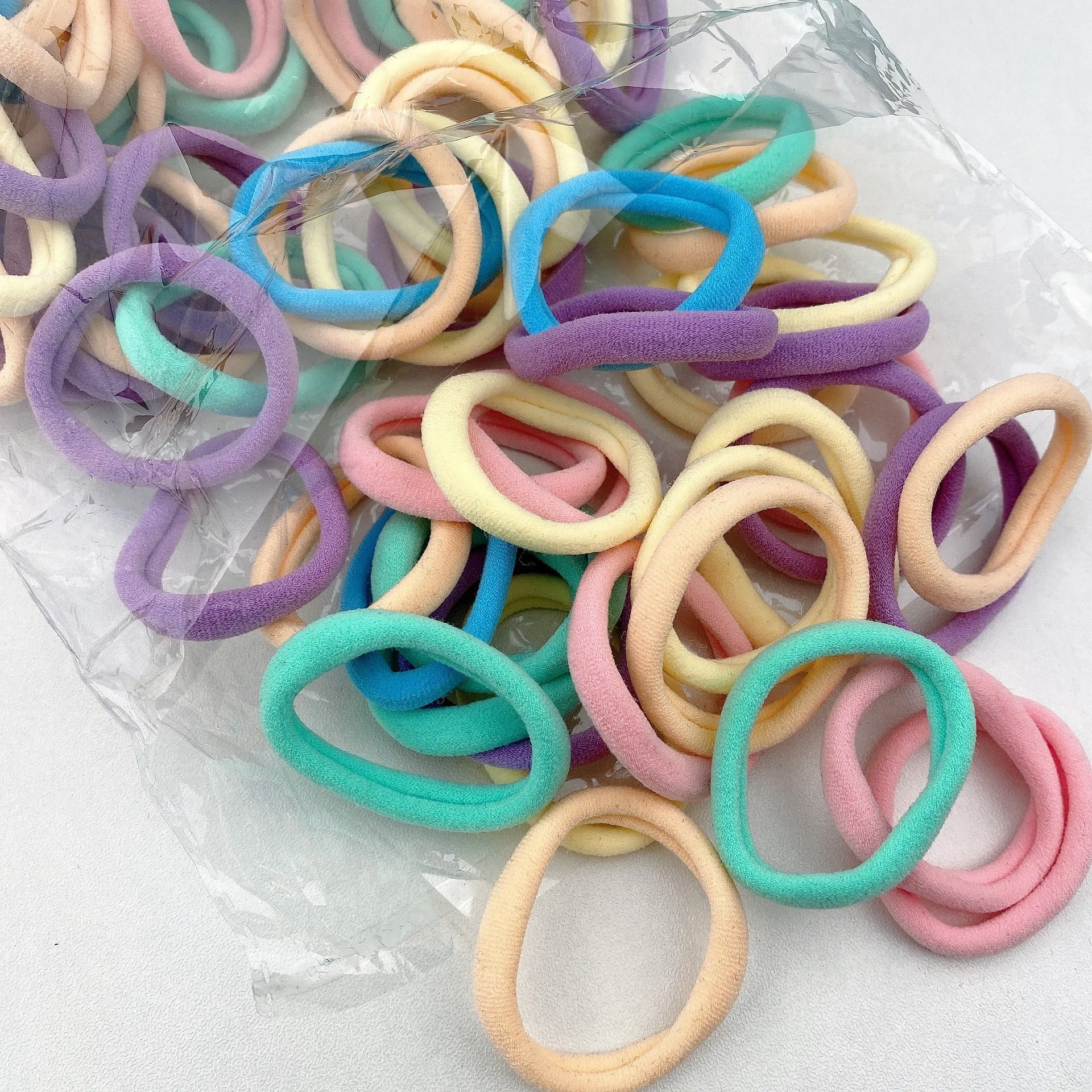 Four Seasons Damen-Stirnband, hochelastisch, schlicht und modisch, Nylon-Loop-Zugang, weiches und nicht schädliches Stirnband und Schachtelhalm-Haarseil
