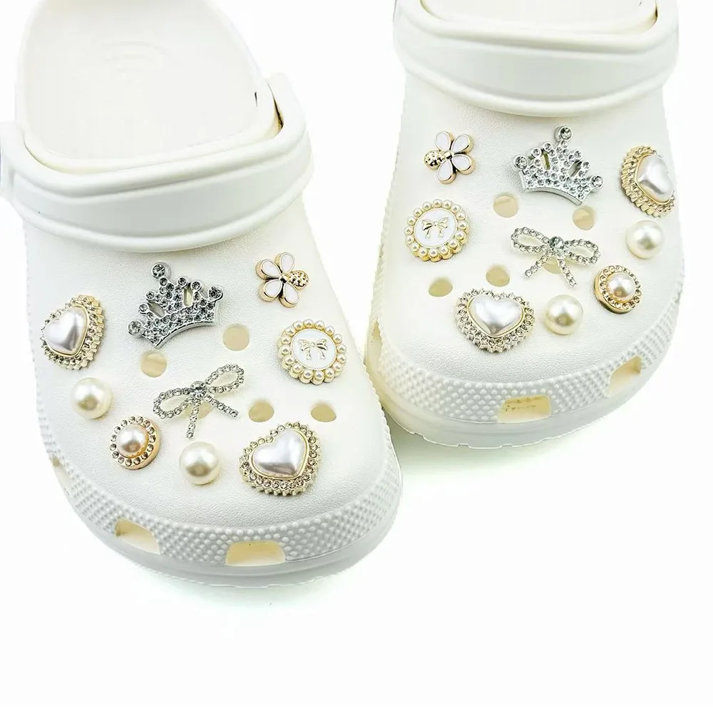 18PCS Fashion Shoe Charms Set Accessories for Sandals Clogs Shoe Buckle Crown Bow Diamond Pearl Flower DIY Shoe Decorations Gift