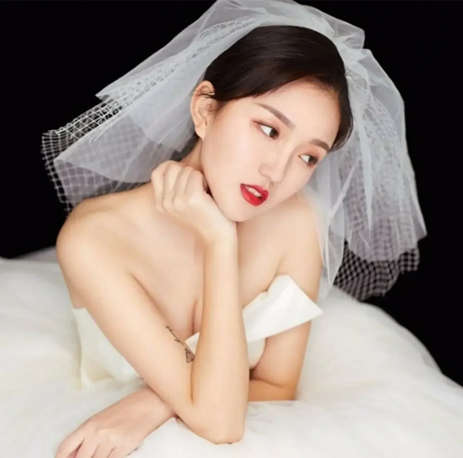 Women Bride Party Wedding Halloween White Lace Hair Head Short Veil  Comb