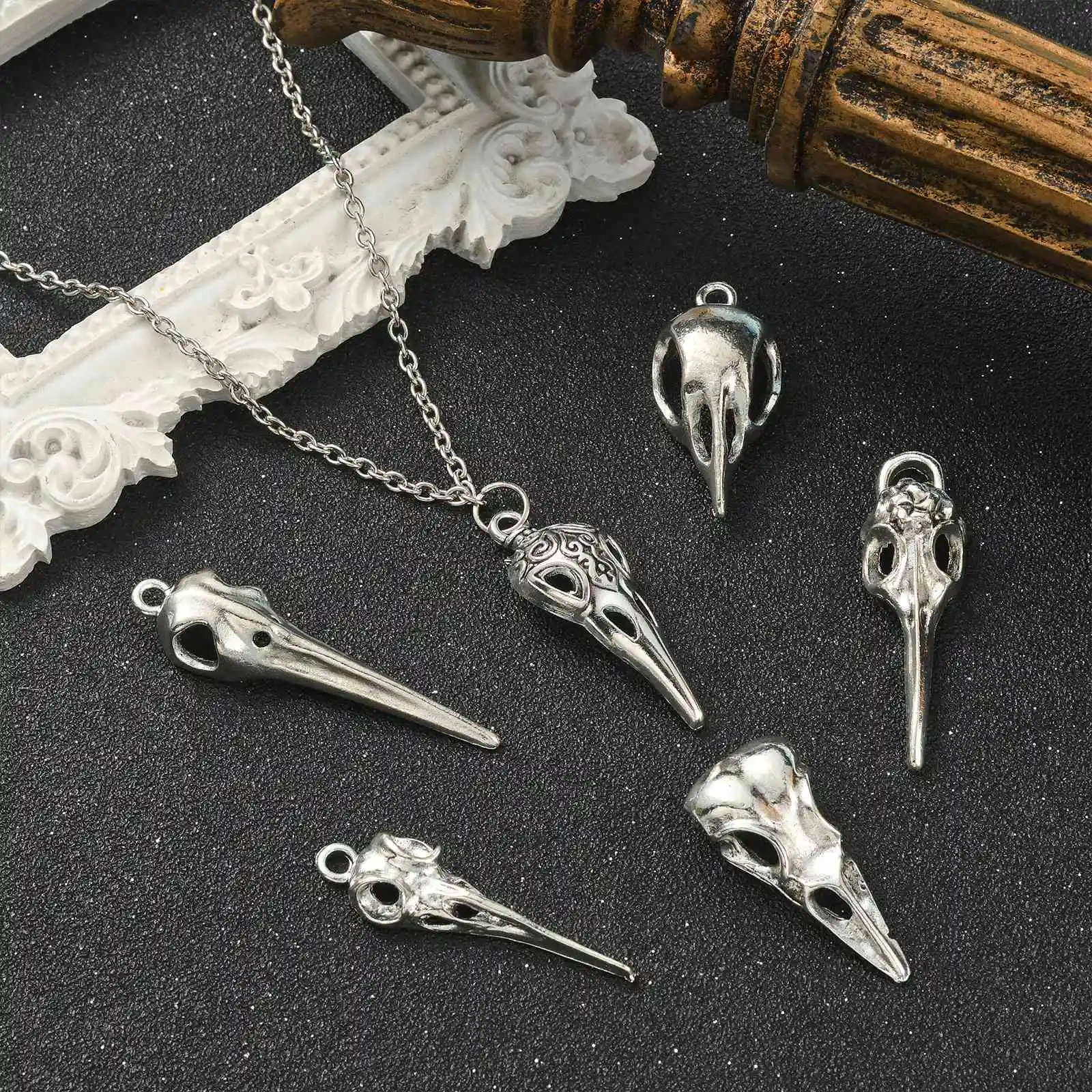 PandaHall 30 Stück 6 Stile Vogelkopf Krähen-Schädel-Anhänger Phantom-Tierknochen-Skelett-Anhänger für Schmuckherstellung Halloween DIY – Detail 6