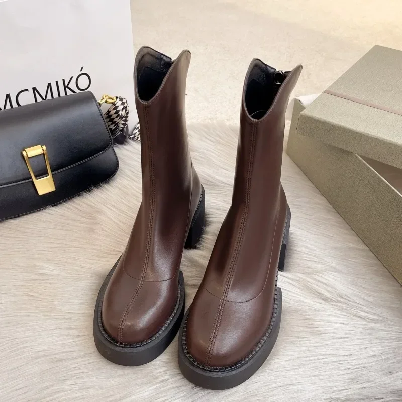 أحذية جلدية جديدة للربيع والخريف لعام 2025 بكعب عالي على شكل حرف V أحذية قصيرة بنعل سميك أحذية نسائية راقية #6