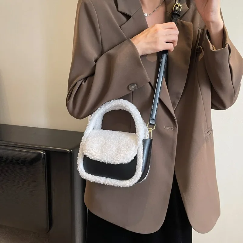 Plush Hand Bag 2023 Autumn Winter New Fashionable All Match Cute Lamb Wool Shoulder Bag Simple Casual Women Crossbody Bag