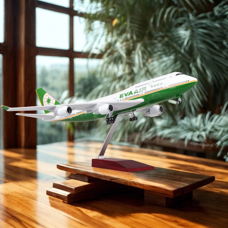 

Decor B747 EVA Airlines Model Aircraft 47CM 1:150 Scale With Wheel LED Light Die-casting Machine Collected Gift By