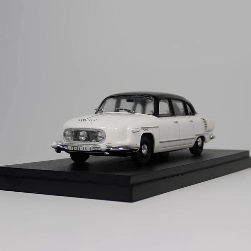 

IXO Diecast 1:43 Scale Vignale TATRA 603-1 Alloy Classic Car Model Finished Product Collection Static Model Ornament Display