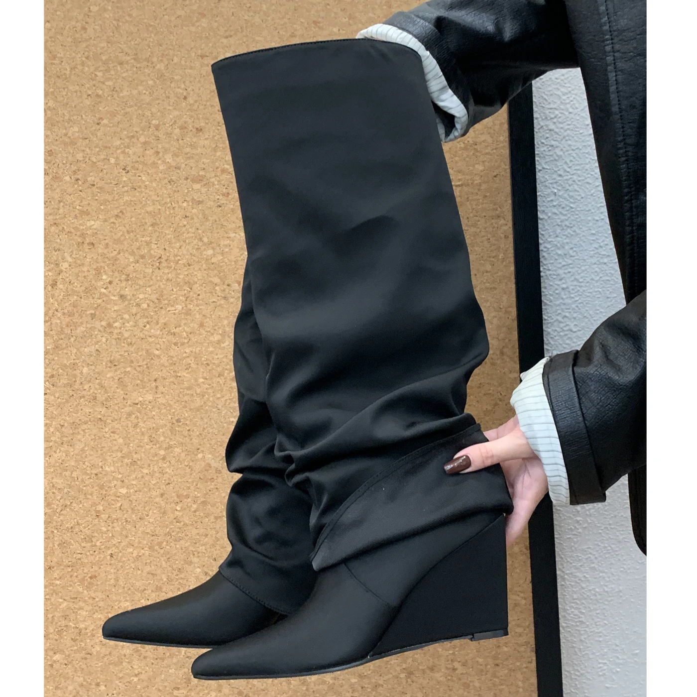 

Eilyken/Новые модные женские сапоги до колена на высоком каблуке на танкетке, осень-зима 2026, вечерние модельные туфли с острым носком