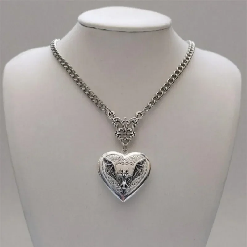 Fashion New  Silver Color Heart Pendant Necklace Stainless Steel Retro Simple Personality Punk Style Men and Women Accessories