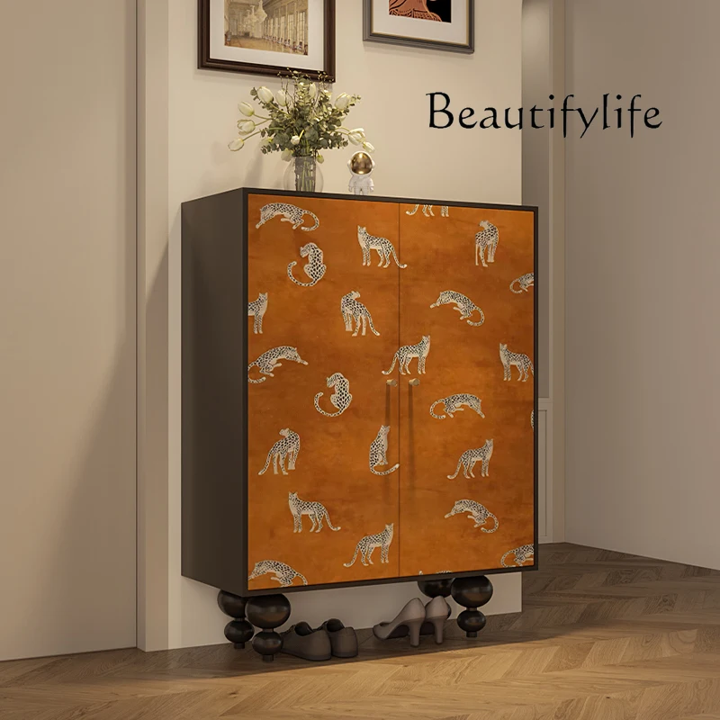 

American retro home entrance shoe cabinet entrance integrated against the wall into the home living room storage