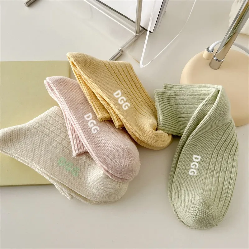 Calcetines de algodón transpirables para mujer, medias de tubo medio, absorbentes de sudor, versátiles, japonesas, color caramelo, venta al por mayor