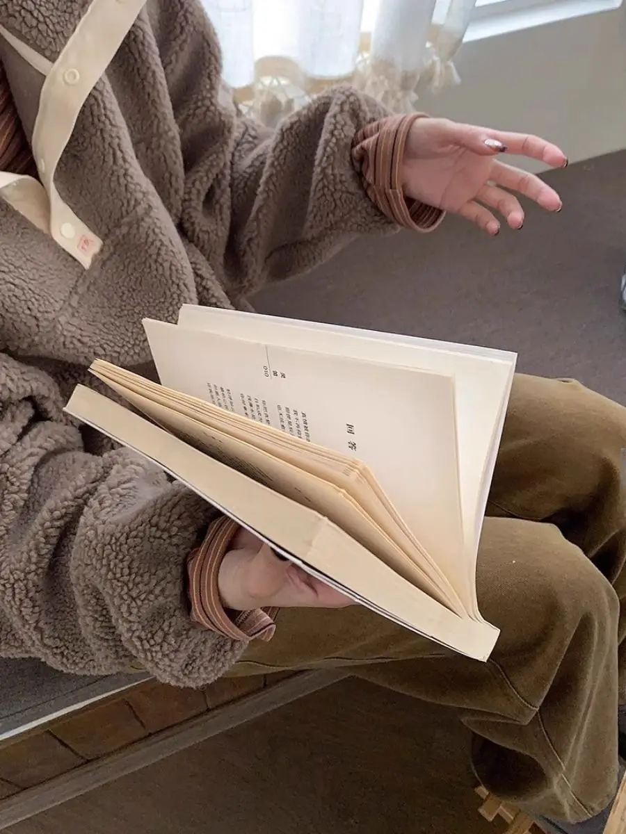 2025 Autumn and Winter Vintage Collar Sweatshirt Jacket for Women Long Sleeved with Thick Velvet and Loose Top