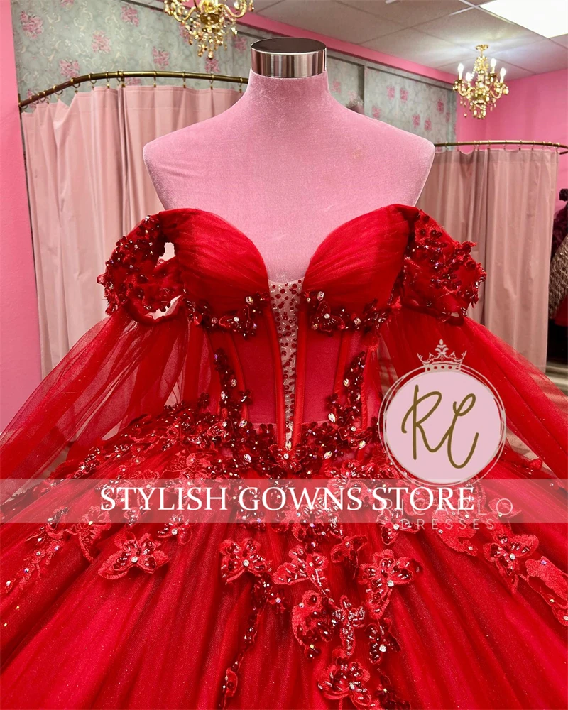 สีแดง 3Dดอกไม้QuinceaneraชุดลูกปัดAppliques Ball Gownชุดวันเกิดหรูหรา 2024 Capeพิเศษโอกาสชุดที่กําหนดเอง