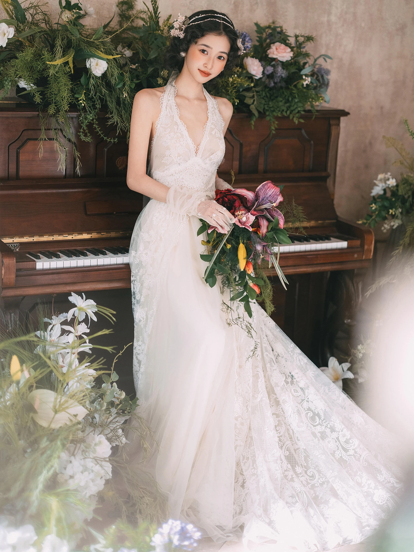 

Elegant Lace Bridal Gown Neck Hanging Style Wedding Dress Simple Vintage out Door Gown Fairy Tale Welcome Guest Dress
