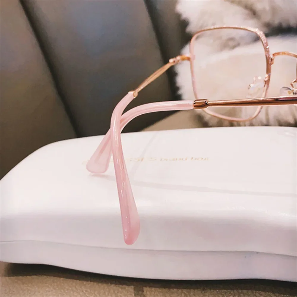 Modische Luxus-Lesebrille mit Diamantbesetztem Rahmen für Damen und Herren, Blaulichtfilter-Brille, Plano-Computerbrille – Detail 24